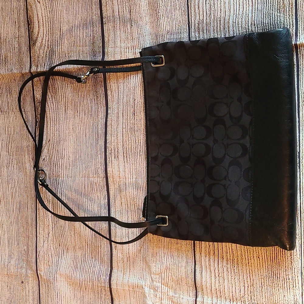 Coach purse - Picture 2 of 6